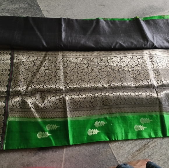 Green pure kanchi silk saree with dark Ash weaving pallu .excellent collection - Picture 5 of 8